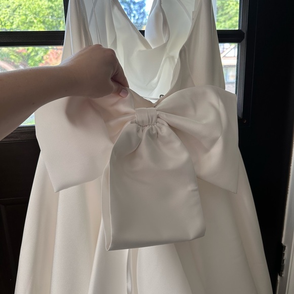 White Off-Shoulder Puff Sleeve Wedding Gown - Picture 10 of 13